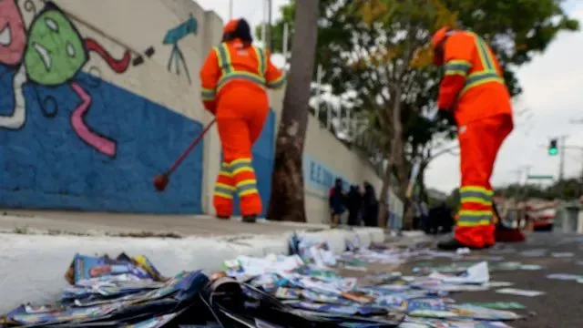 TRE-SP alerta que derramamento de santinhos nas ruas é crime eleitoral