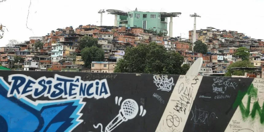 Educação e transporte lideram demandas de eleitores em favelas do Rio