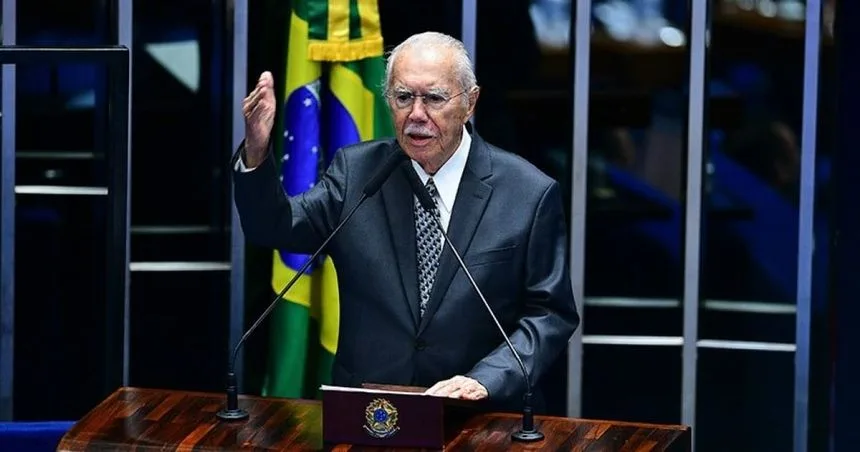 Ex-presidente José Sarney é internado com pneumonia em São Luís